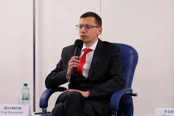 Более 40 предпринимателей приняли участие во встрече заместителя губернатора Нижегородской области Егора Полякова с бизнес-сообществом.